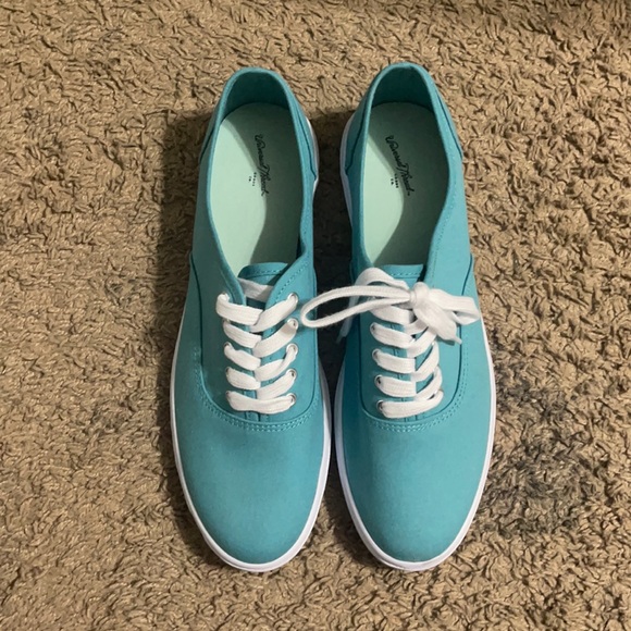 💥Brand New💥 Universal Thread Shoes - Picture 1 of 3